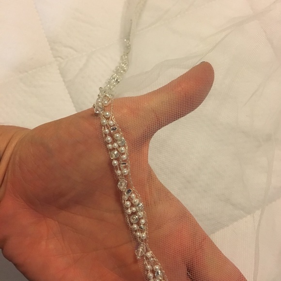 Ivory/metallic color veil. main image 4
